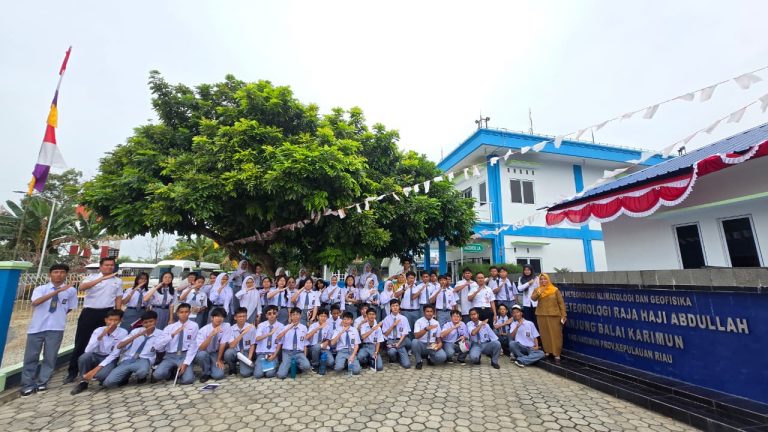 SMAS Cahaya Karimun Kunjungi Stamet RHA Karimun, Kenali Lebih Dekat Dunia Meteorologi